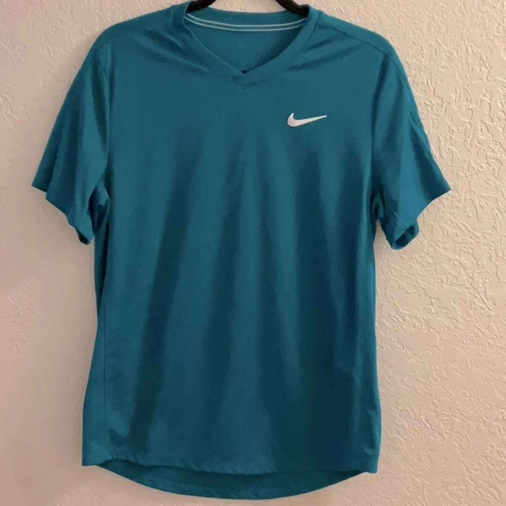 Nike - Men’s Dri Fit T-Shirt - Low Back - V-Neck - Teal - Size M - EUC